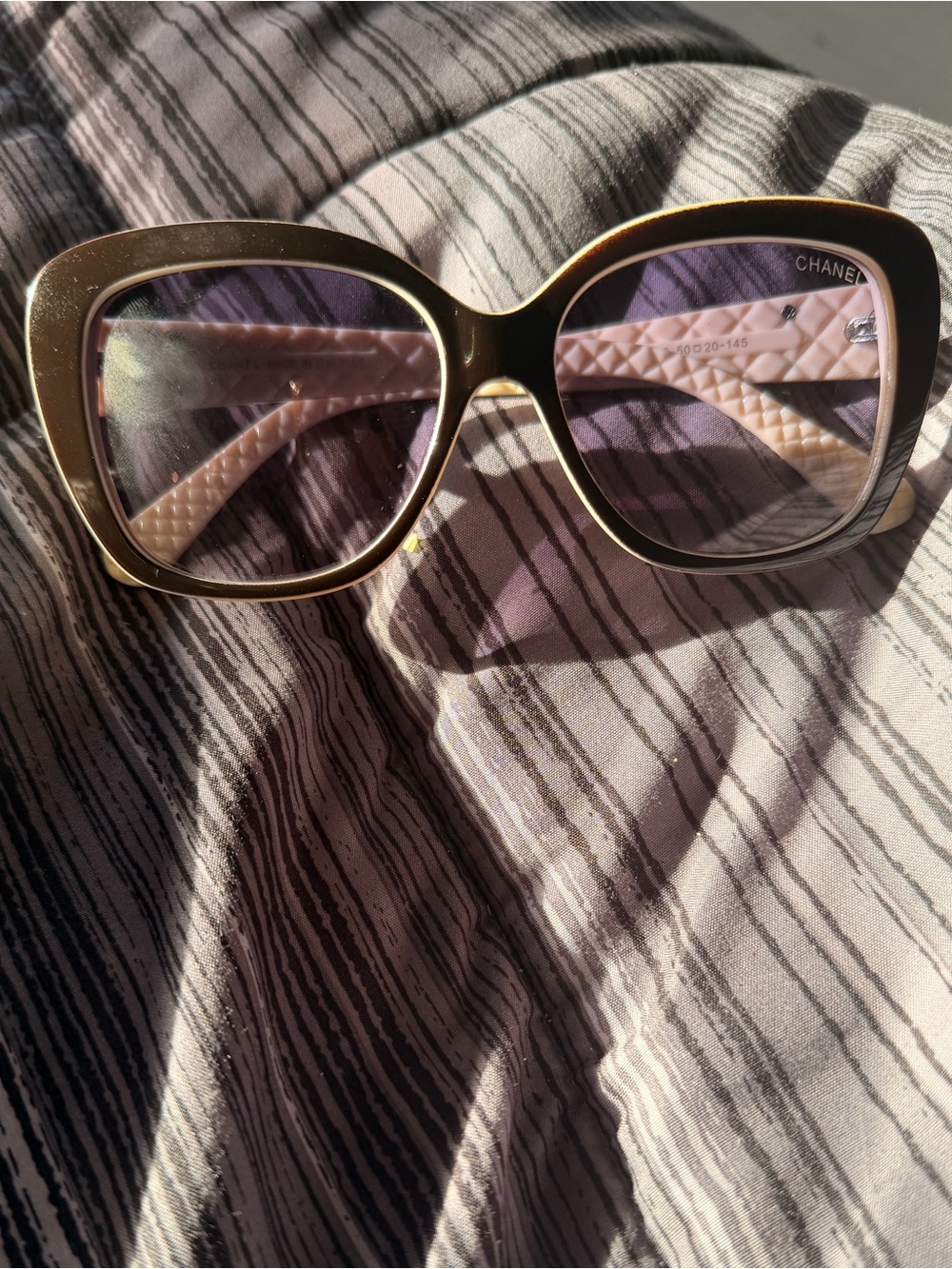Unbranded Square Sunglasses in Black with Cream Interior